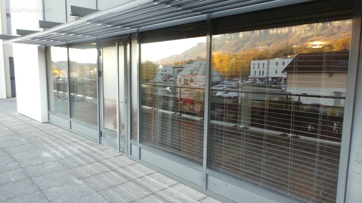 Seconde porte d&#039;entrée - Commerce à GRESY-SUR-AIX