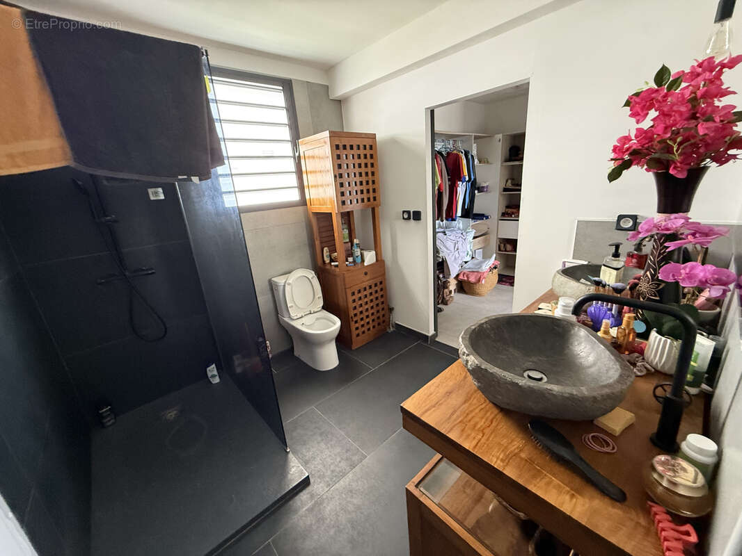 À vendre à Sainte-Rose : villa de 146m2 avec terrasse avec KRI - photo 4