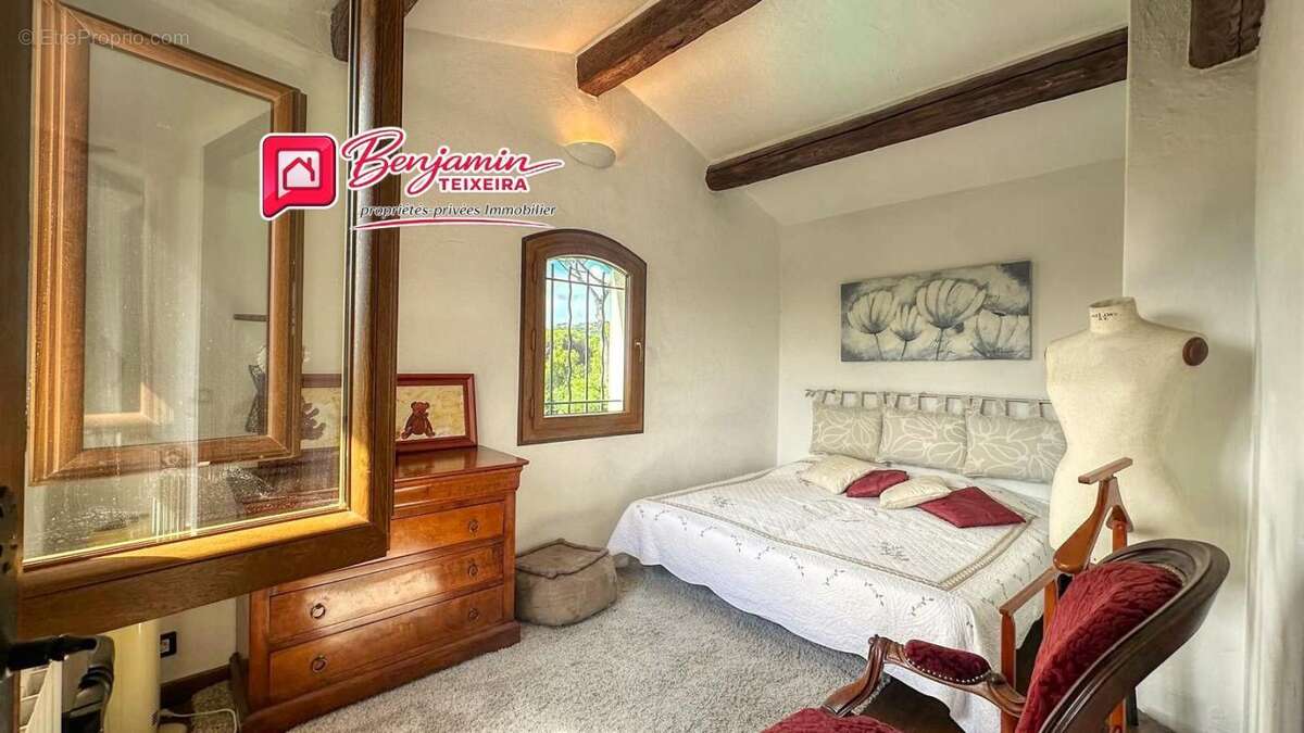 Villa Sainte Maxime 6 pièce(s) 117 m2 - Garage 27m² - Vue mer - piscine - photo 5