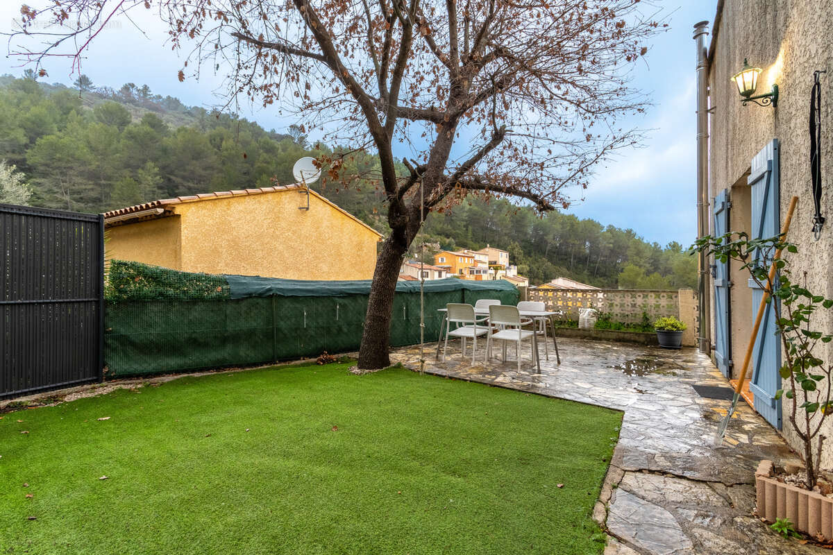 Maison à SOLLIES-TOUCAS