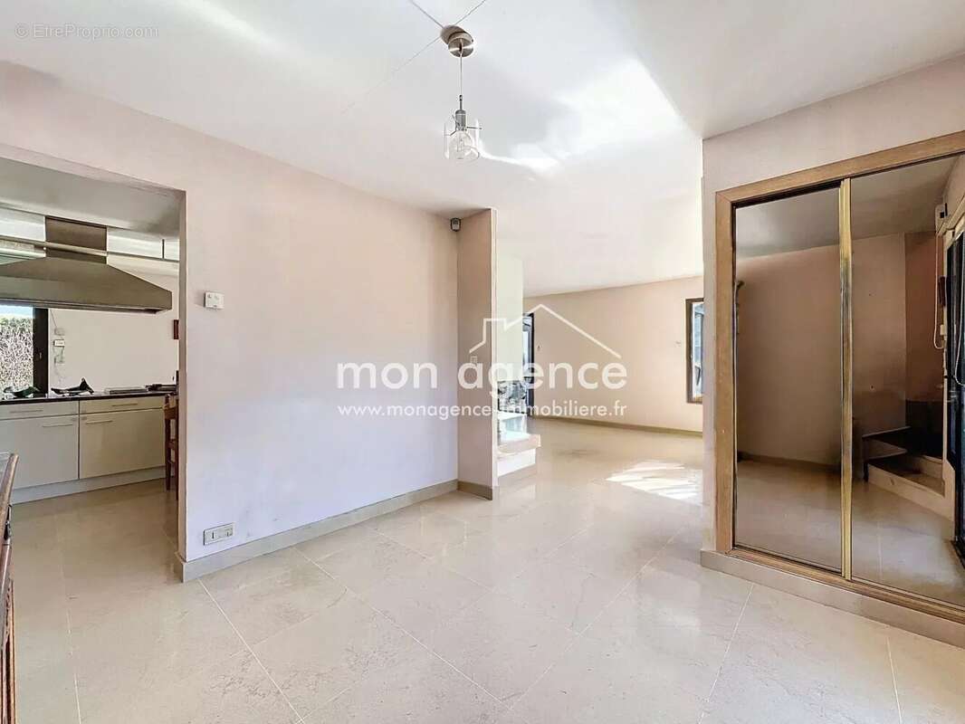 Maison à FRANQUEVILLE-SAINT-PIERRE