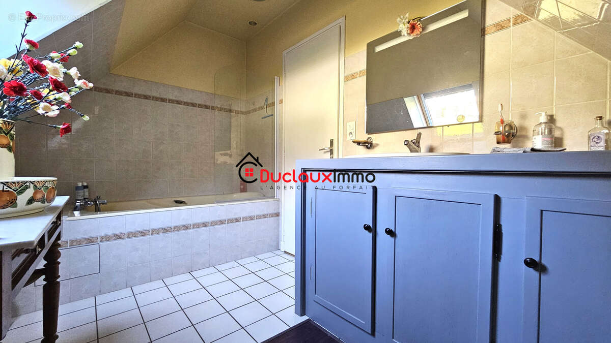 Maison à SANSAC-DE-MARMIESSE