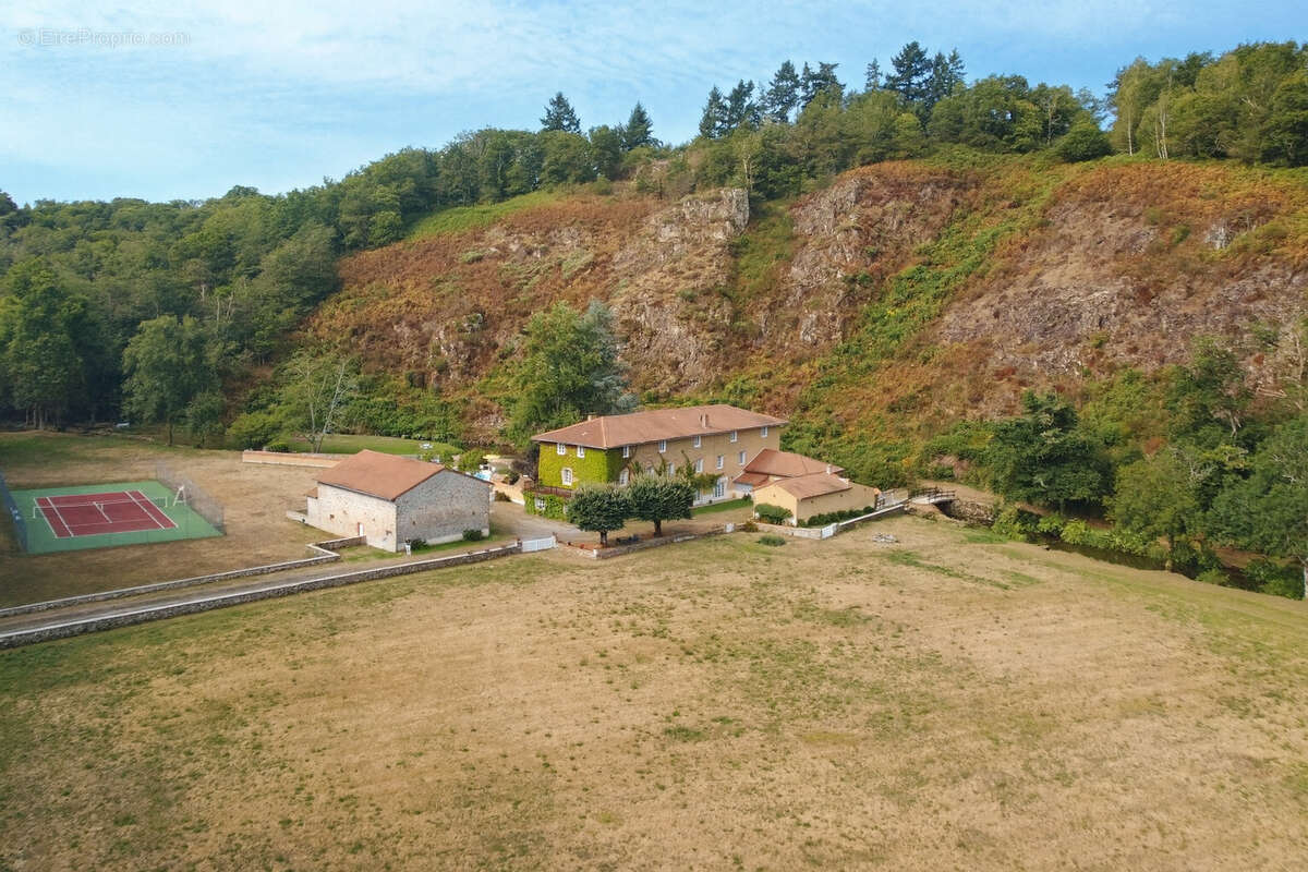 HAUTE VIENNE - Moulin enchanteur au coeur de 7,5 hectares de nature, sans voisins - photo 2