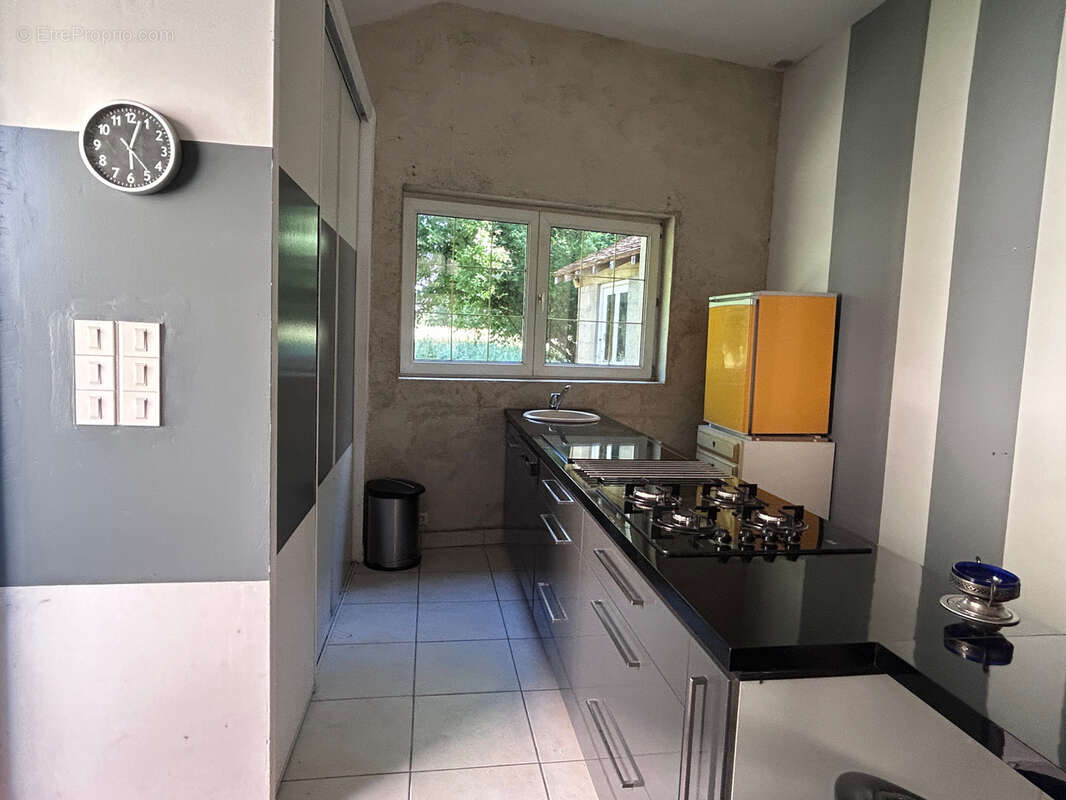propriété située en  hameau Maison 100 m2 entièrement rénovée avec dépendances et terrain de plus d'un hectare - photo 32