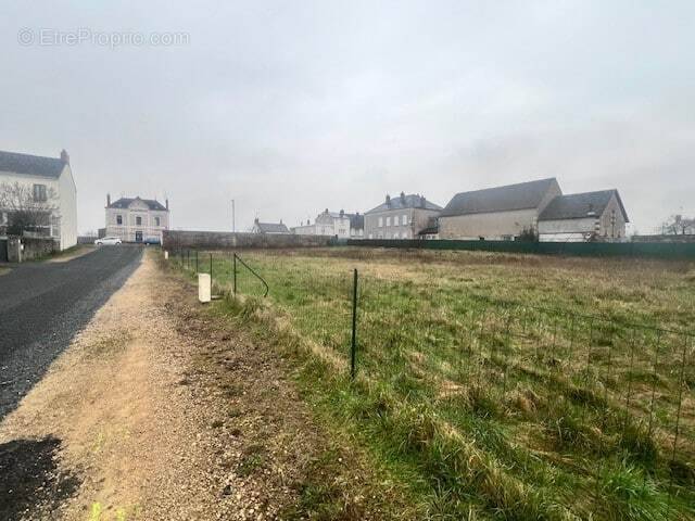 Terrain à FOURCHAMBAULT