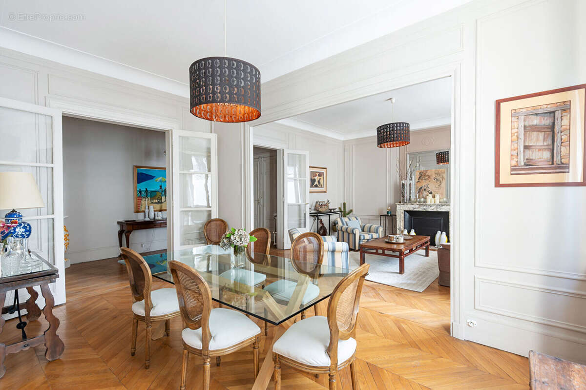 Appartement à PARIS-7E