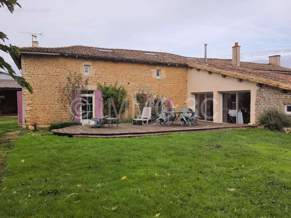 Maison à LEZAY