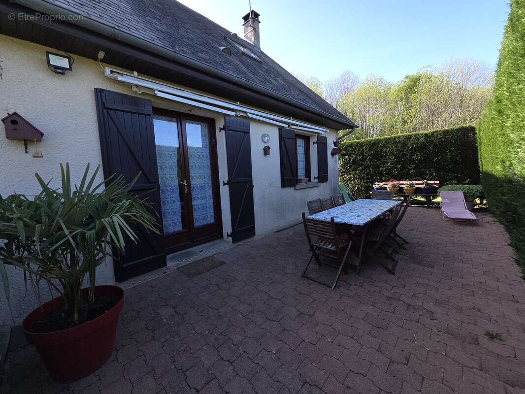 Appartement à SAINT-PRIEST-LA-FEUILLE