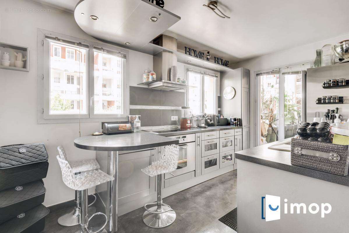 Appartement à COURBEVOIE