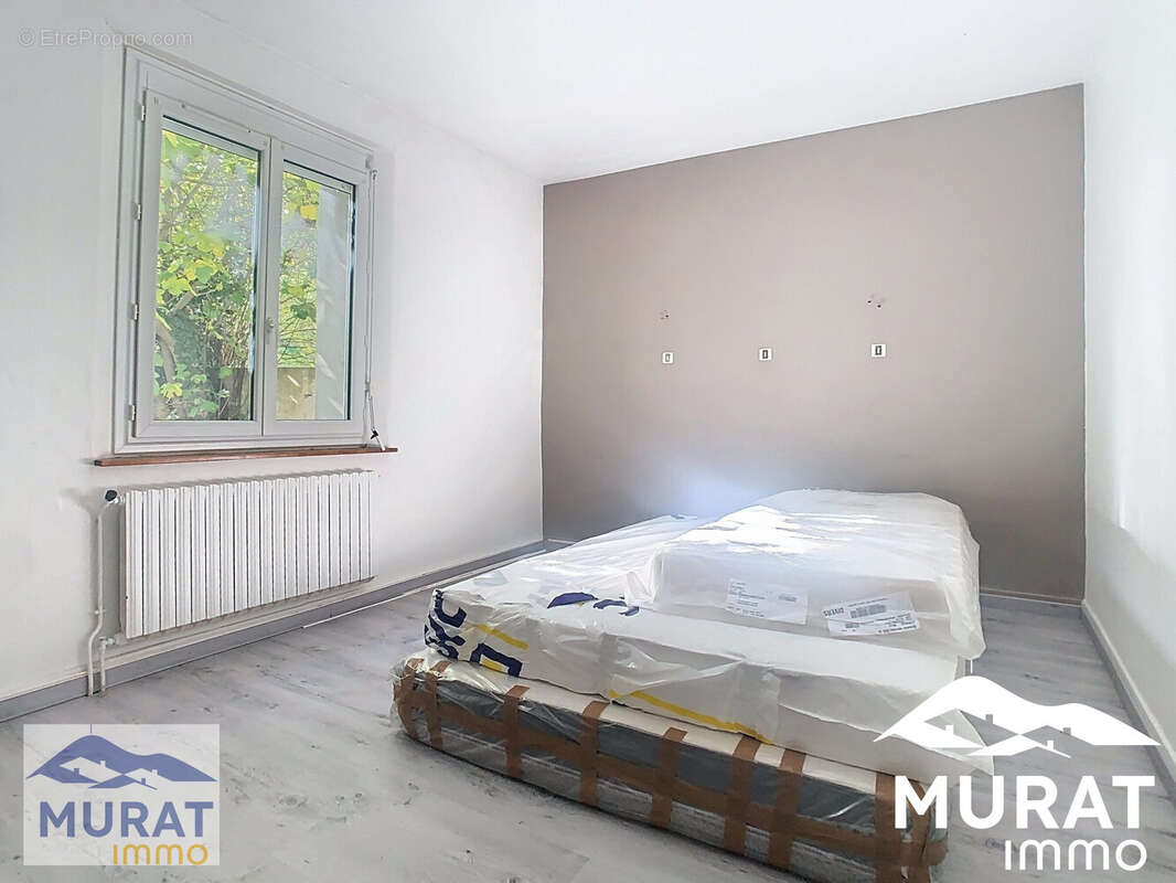 Maison à AUZAT-LA-COMBELLE