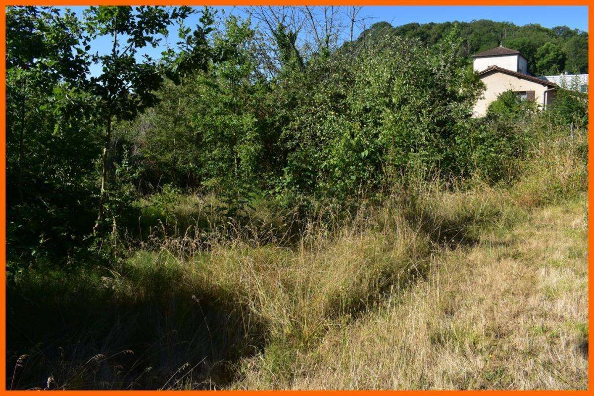 Terrain 672 m² à Montluel  - photo 2
