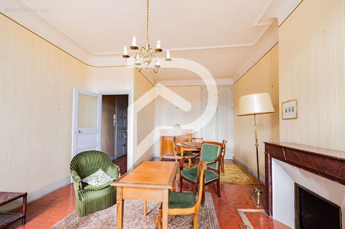 Appartement à MARSEILLE-5E