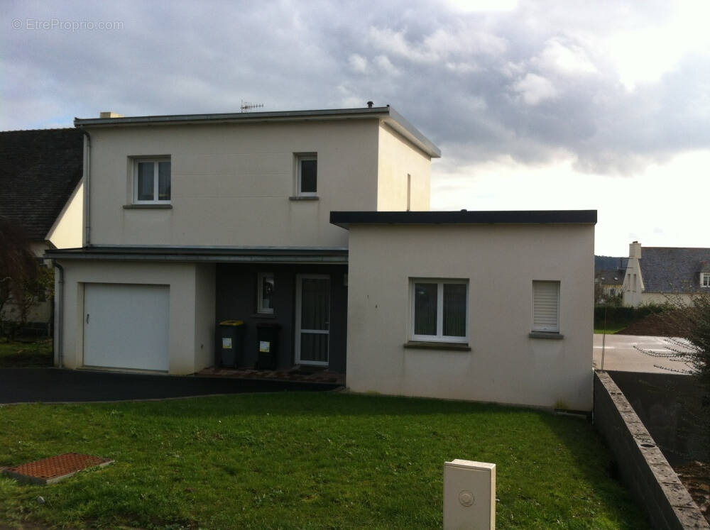 Maison à LE RELECQ-KERHUON