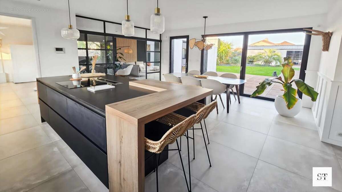 Maison à SAINT-SEBASTIEN-SUR-LOIRE