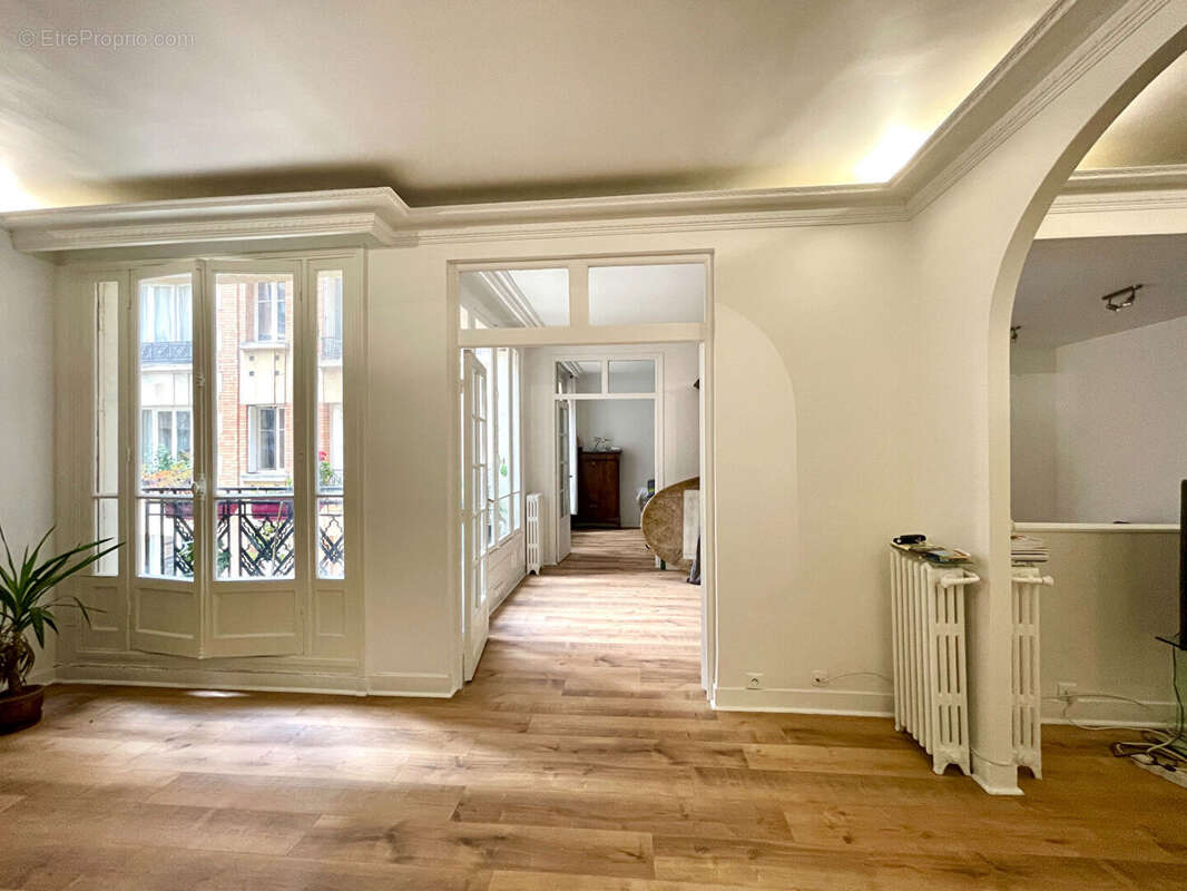 Appartement à PARIS-16E