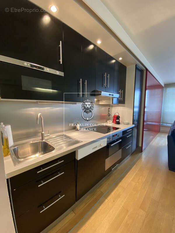 Appartement à PARIS-8E