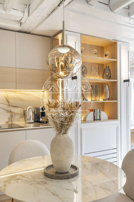 Appartement à PARIS-1E