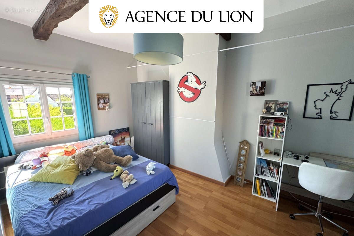 Maison à CHERISY