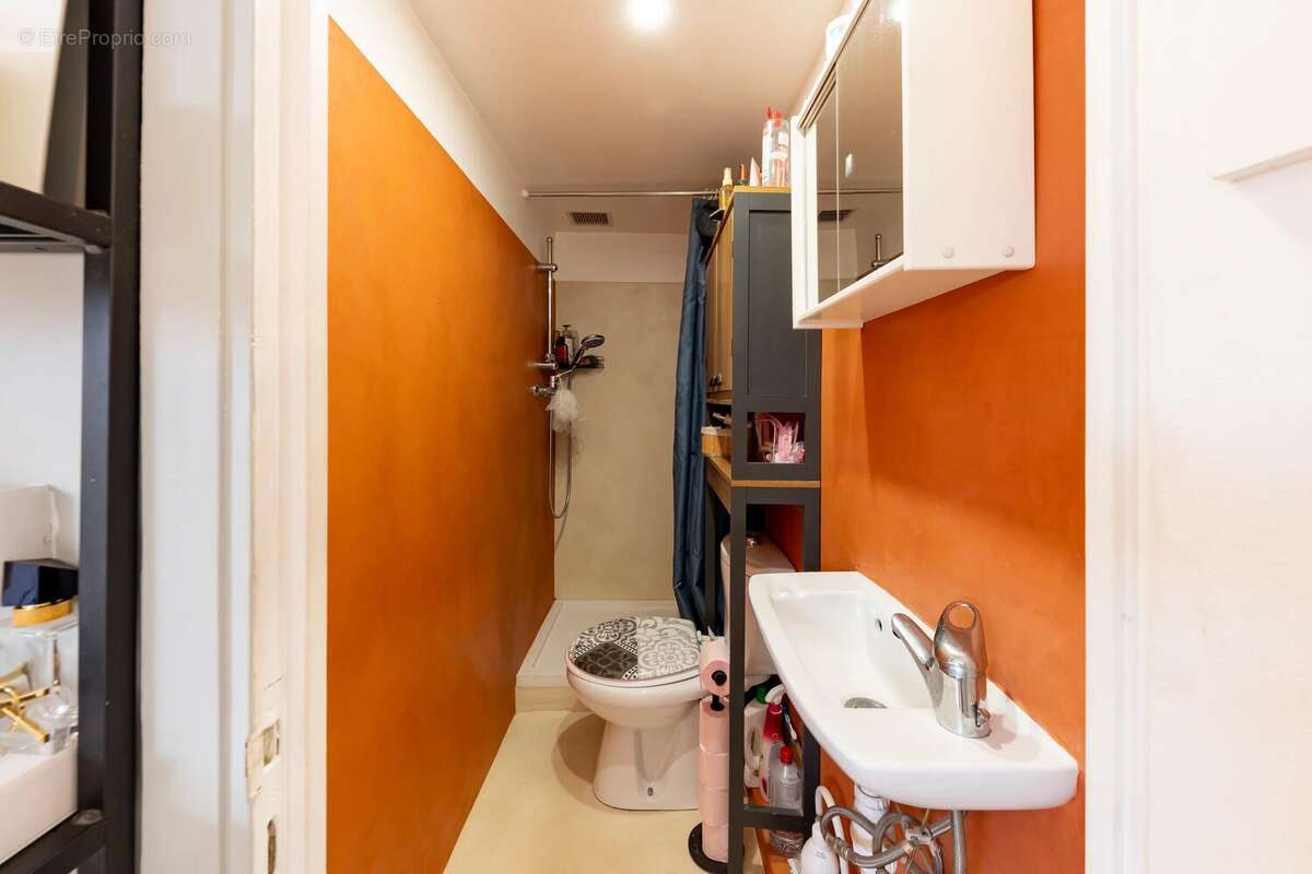 Beau studio en dernier etage. liberation. - photo 5