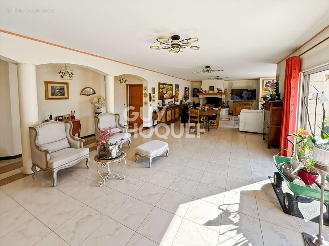 Maison à FONTENAY-TRESIGNY