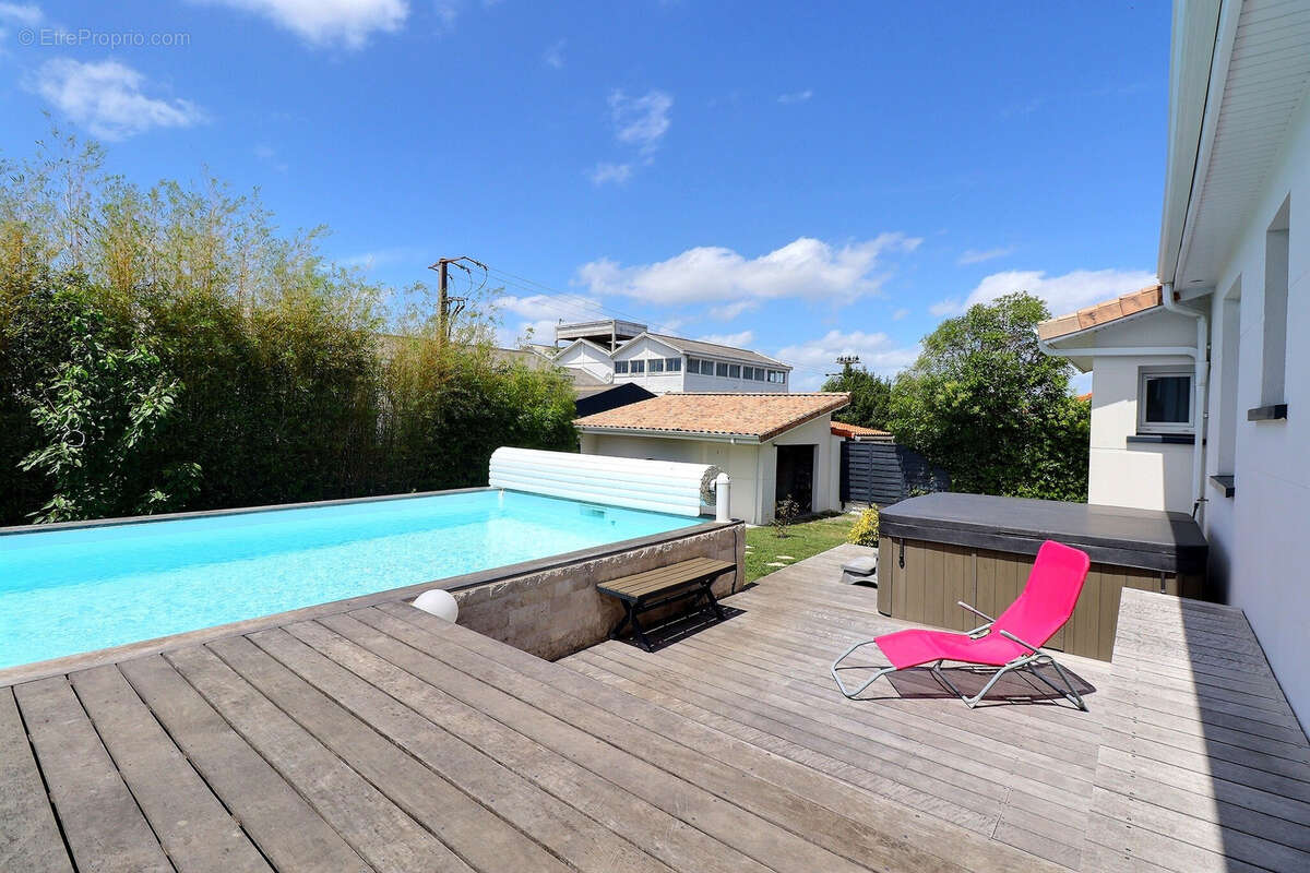 Maison à BASSENS