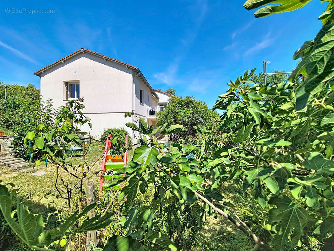 Prox Voie Verte / Métro Cuire - grande maison familiale - photo 2