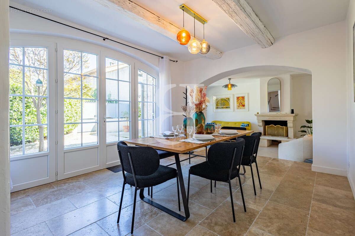 Maison 171 m² à Saint-Remy-De-Provence  - photo 9