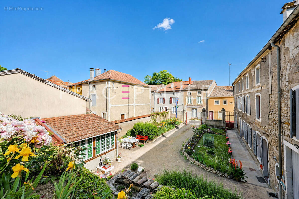 Maison avec jardin et dépendances - photo 4
