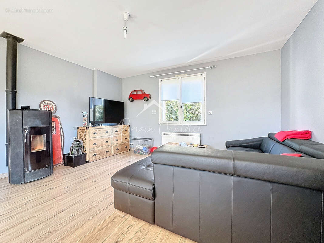 Maison à SAINT-GEORGES-DE-LUZENCON