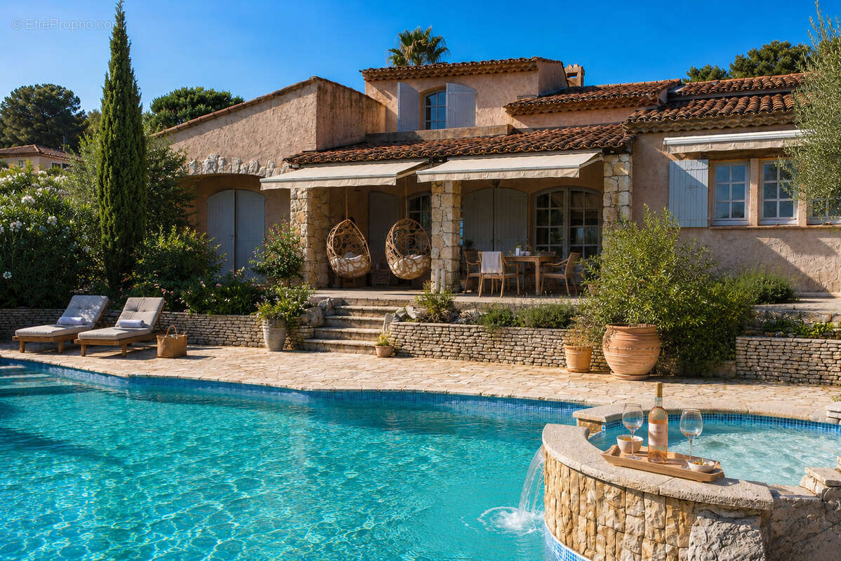 Maison à ROQUEFORT-LES-PINS