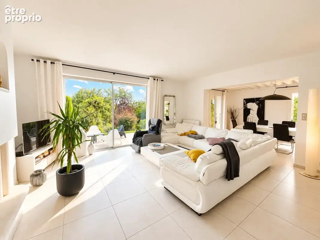 Propriété de 232 m2 avec piscine et jardin paysager - photo 8