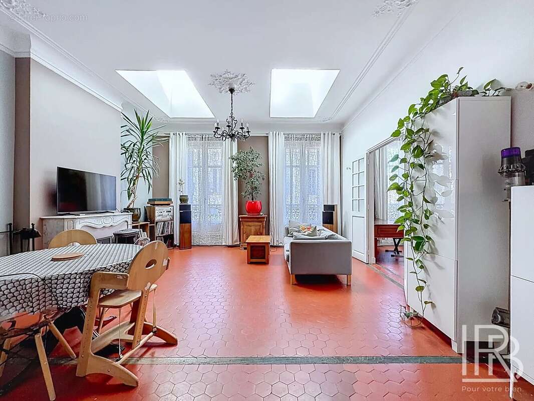 Appartement à MARSEILLE-1E