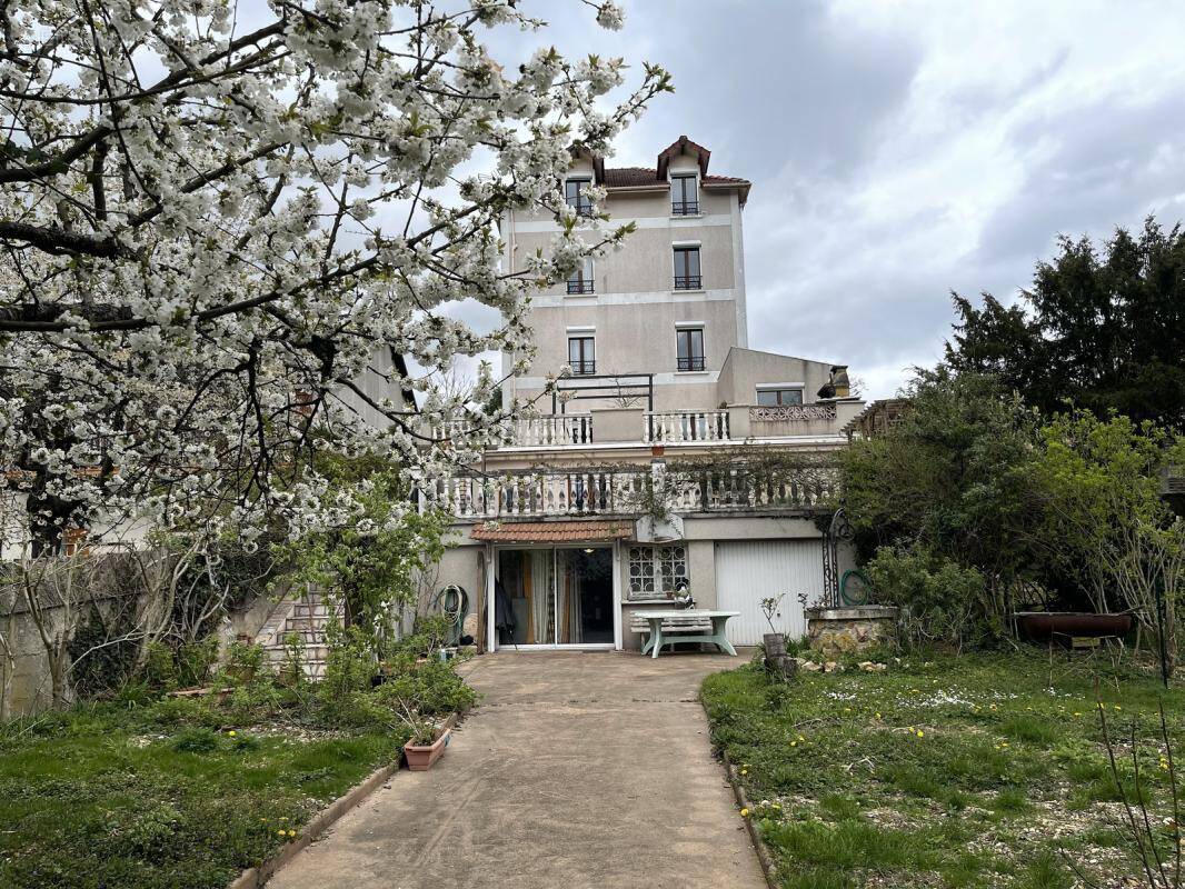 Maison à VARENNES-JARCY