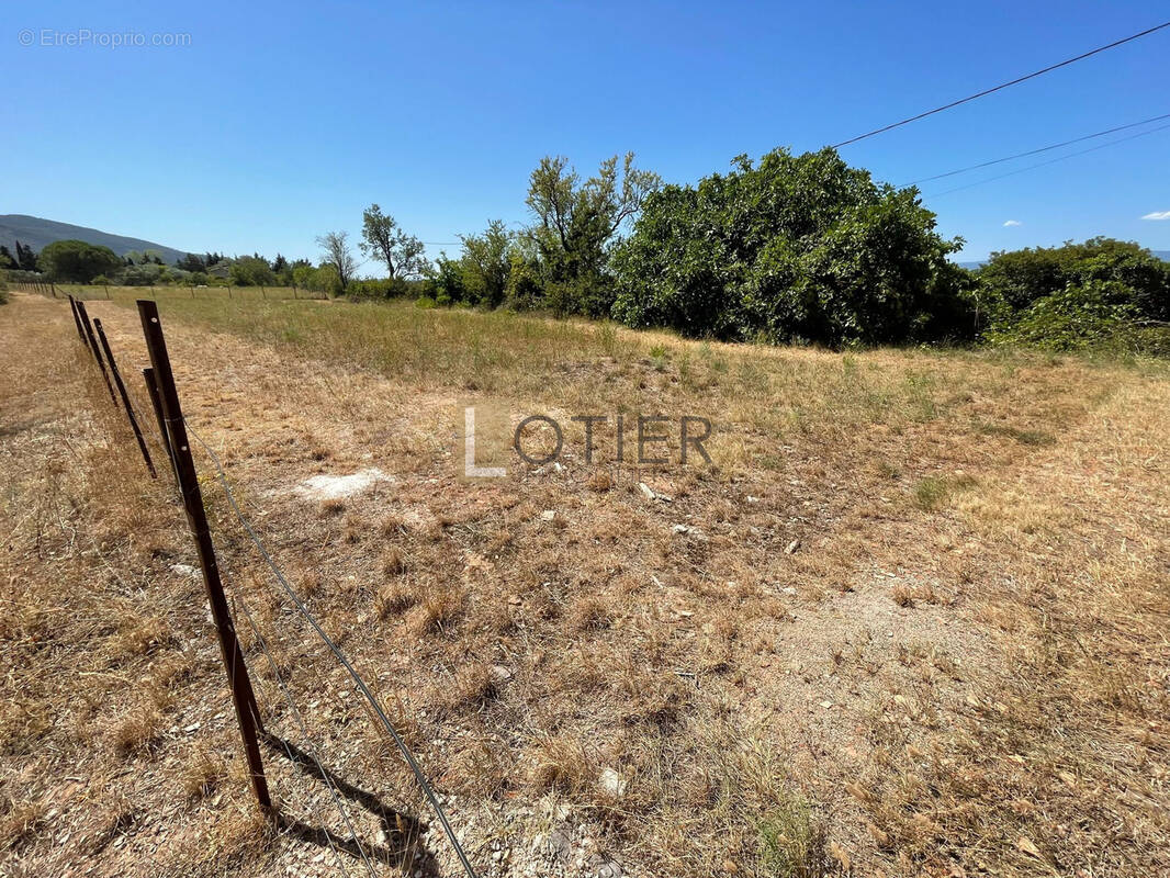 Terrain à CAPENDU