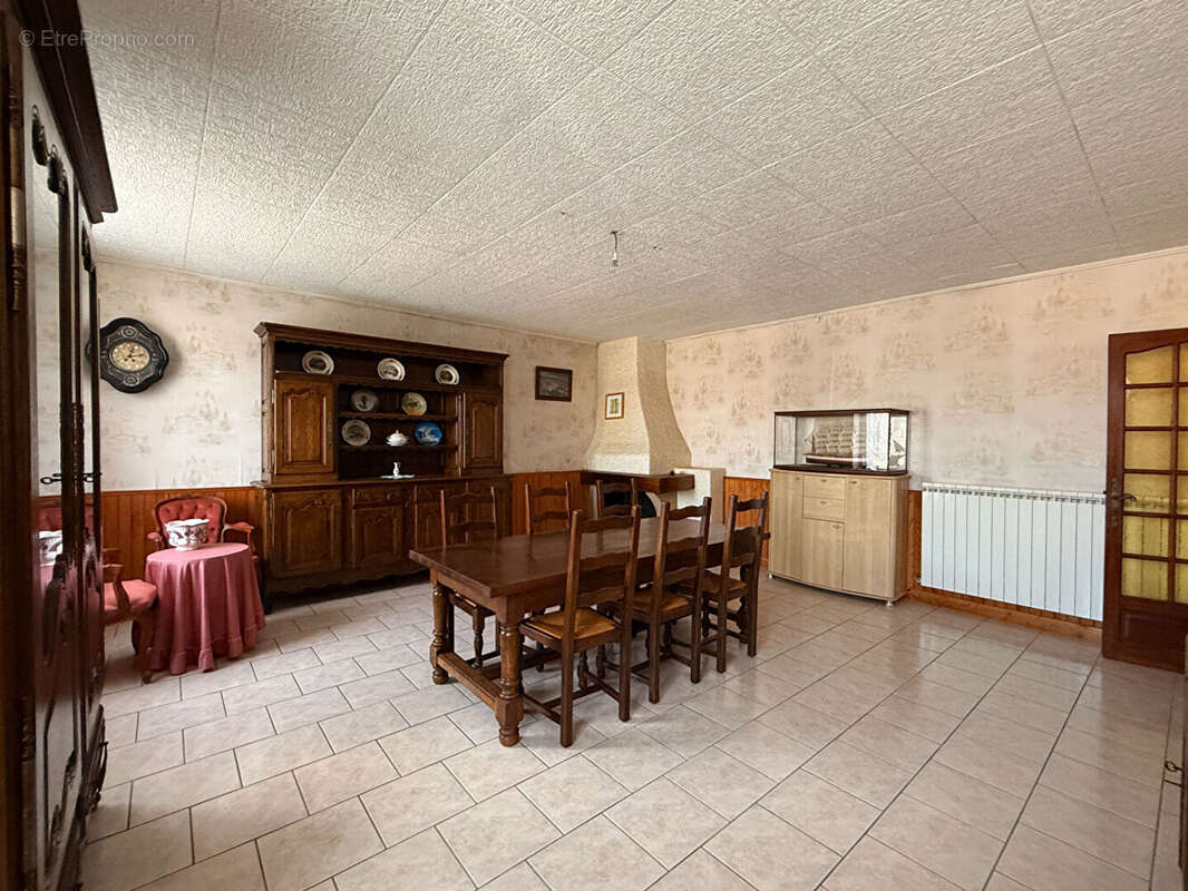 Maison à NEUFCHATEAU