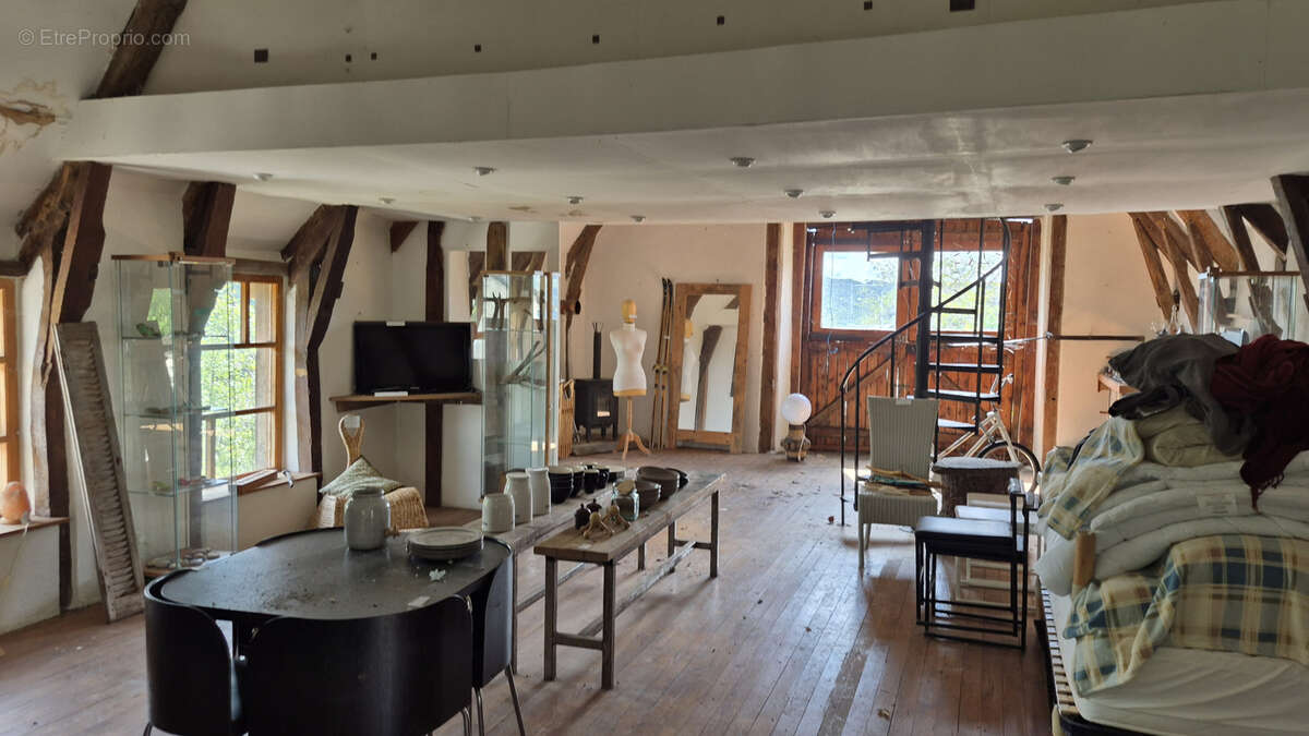 Maison à LACROIX-BARREZ