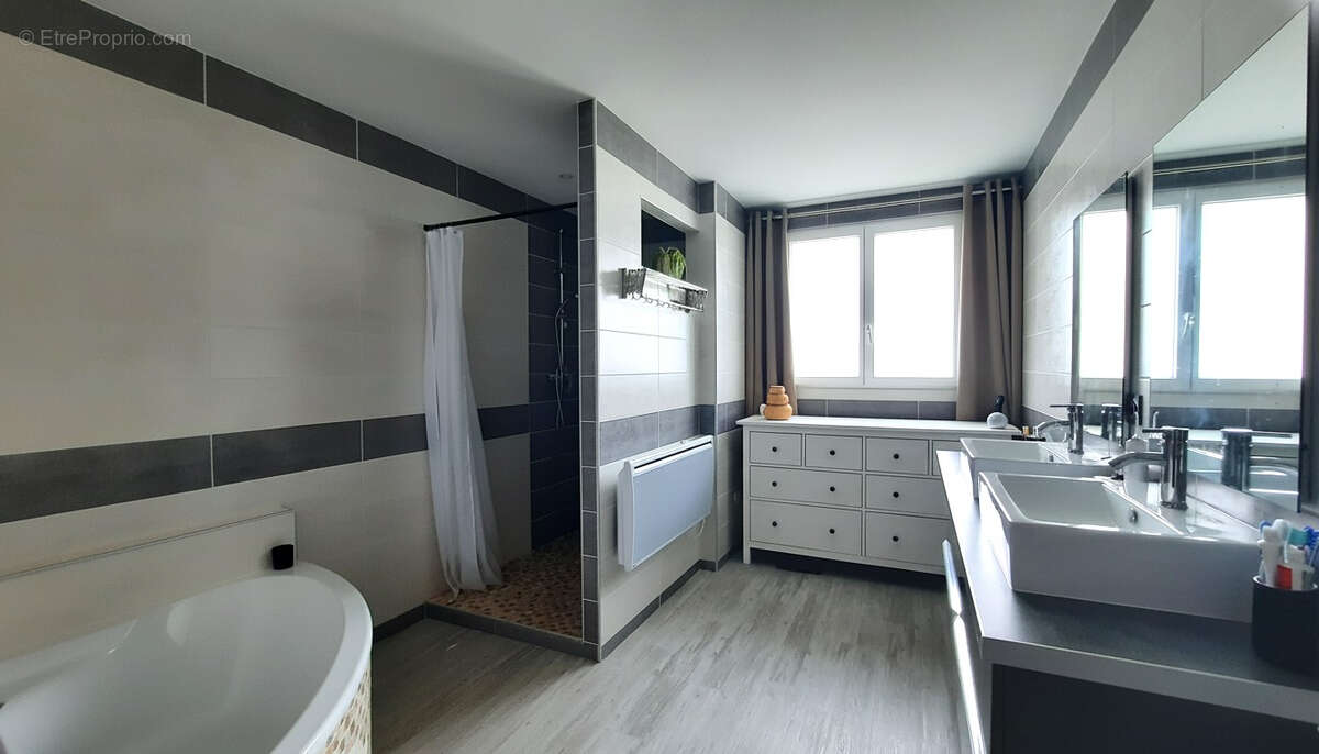 Ensemble immobilier de 2 maisons 364 m2 - revenu  locatif - PRIX 375 000 - photo 12