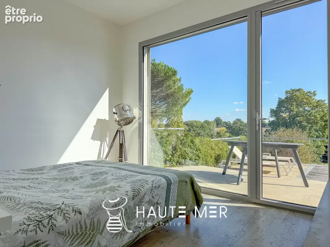 CHÊNE - Maison contemporaine lovée dans un écrin de verdure - photo 9