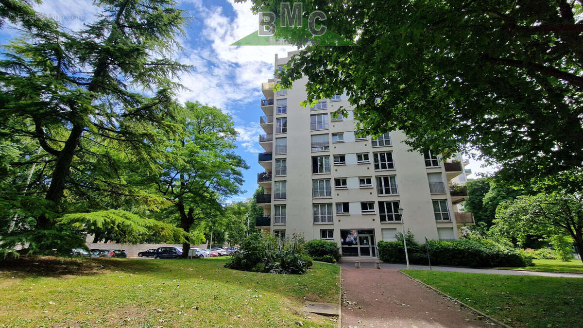 Appartement à LE PLESSIS-BOUCHARD