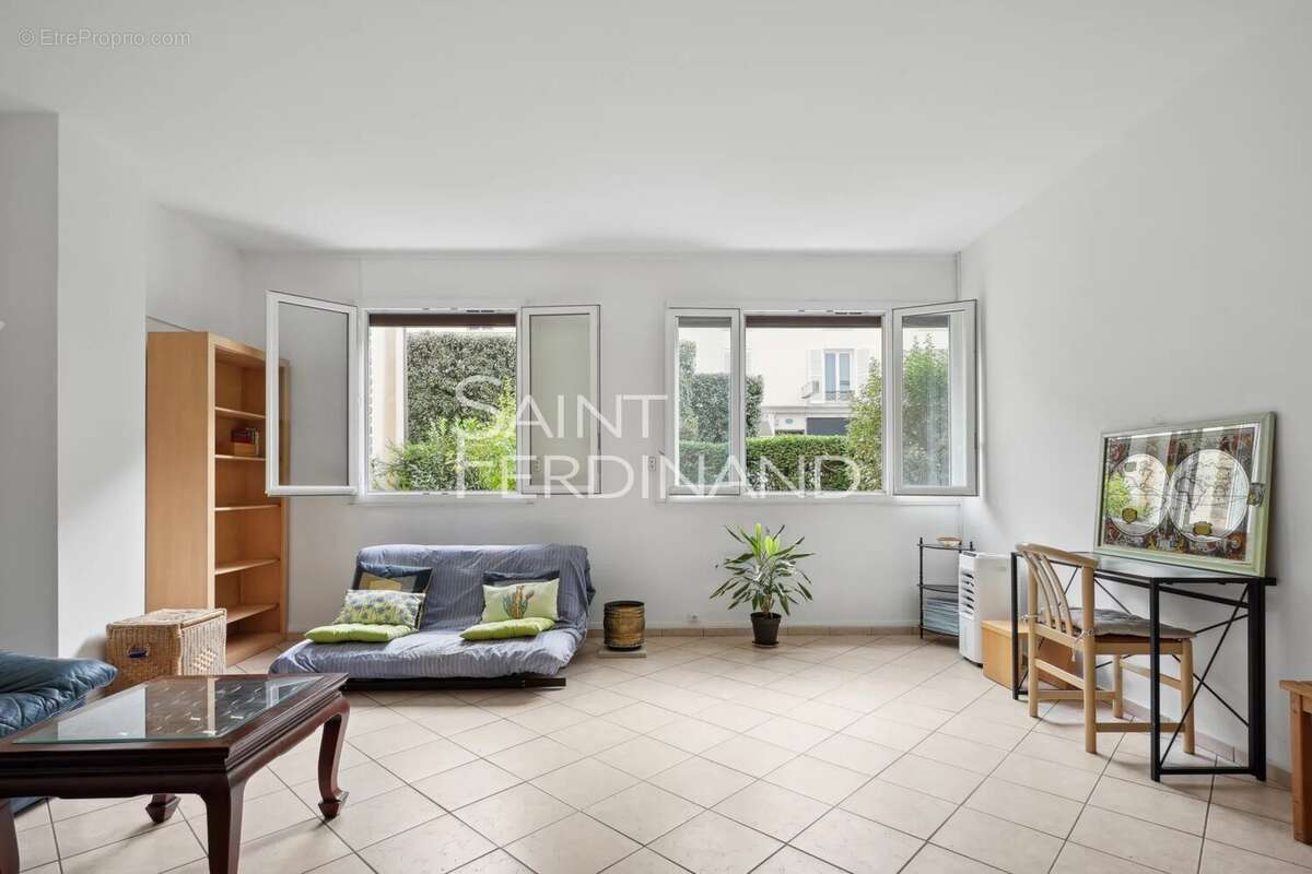Appartement à NEUILLY-SUR-SEINE