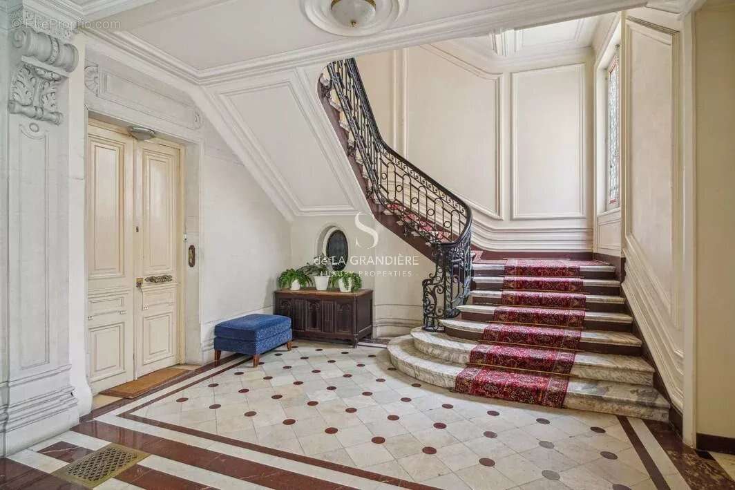 Appartement à PARIS-8E