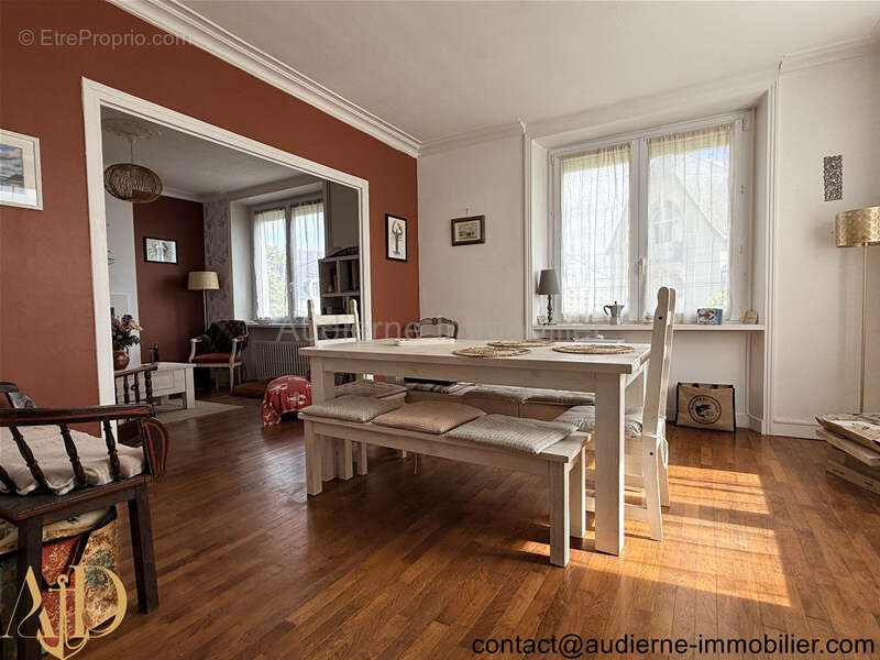 Jolie maison en pierre de 1953 - accès centre ville et commerce d'AUDIERNE à pied - photo 3