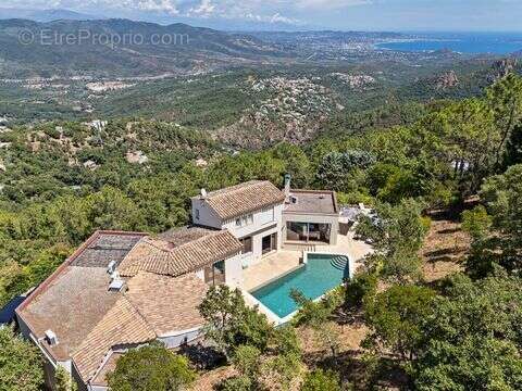 Maison à LES ADRETS-DE-L'ESTEREL