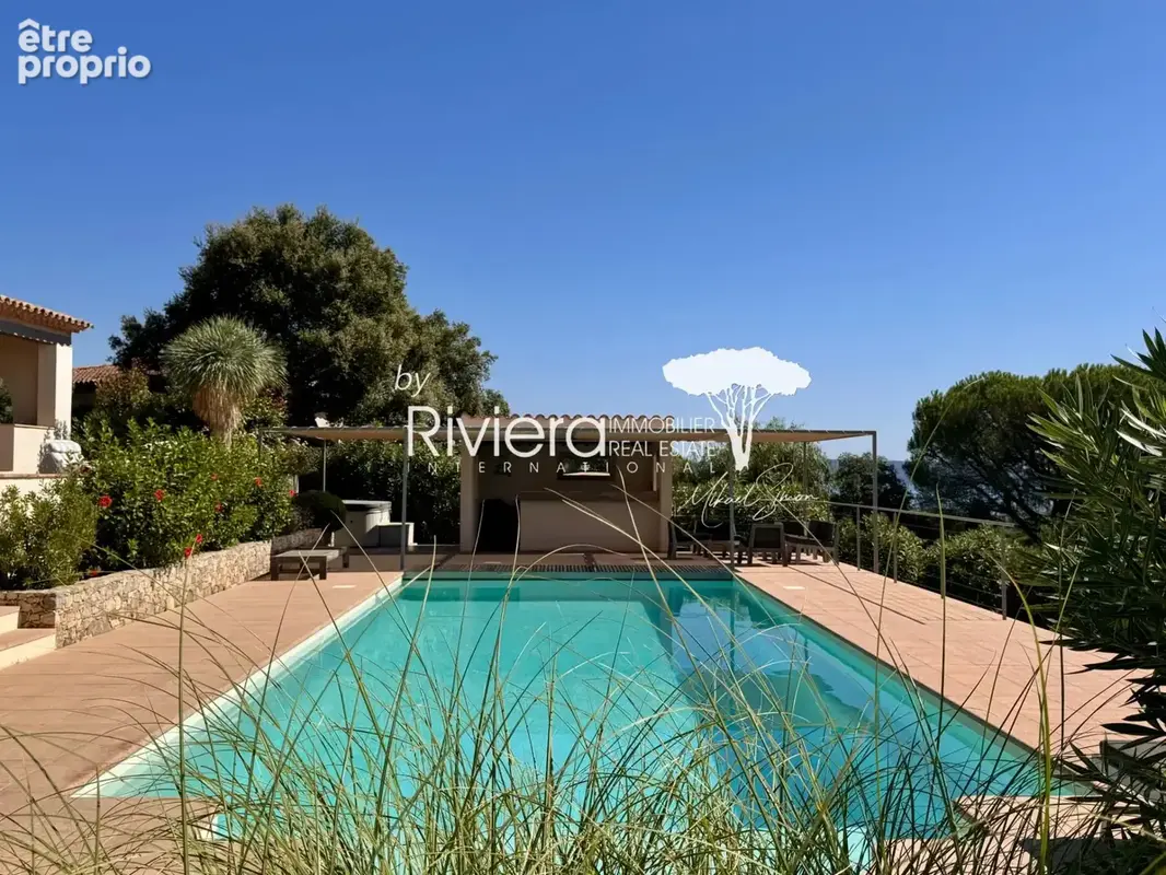CAVALAIRE - Propriété 486m2 avec piscine et vue mer ! - photo 13