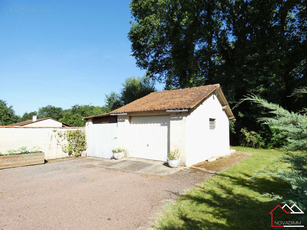 Maison à SAINT-FRONT-DE-PRADOUX