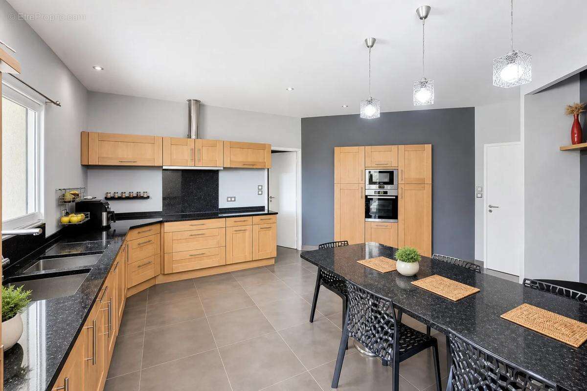 Maison de 6 pièces de 232 m² à Castelsarrasin - photo 7