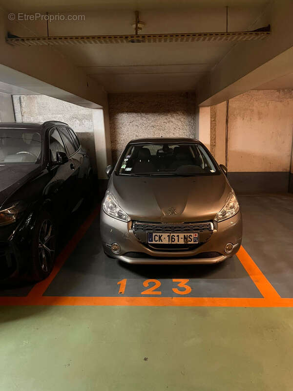 Parking à PARIS-6E