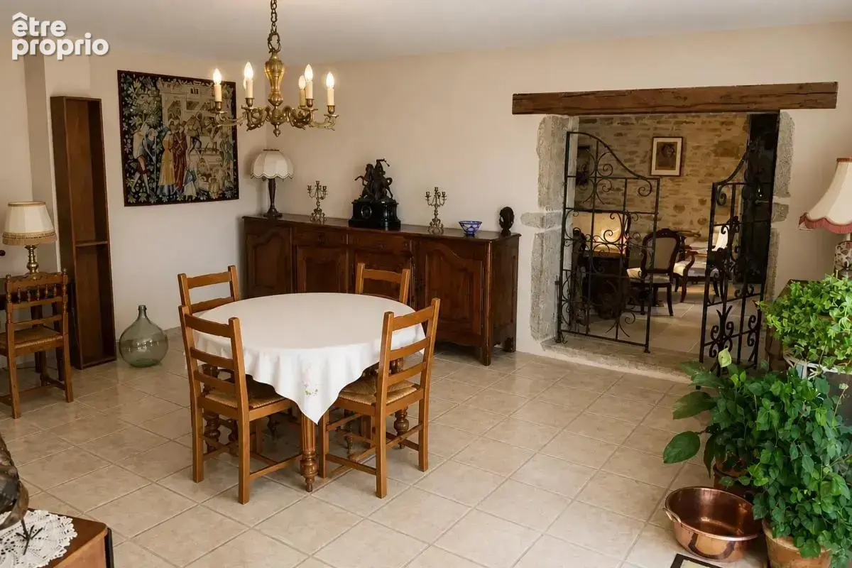 Belle demeure de caractère de 6 pièces de 210 m² à Mazille - photo 5