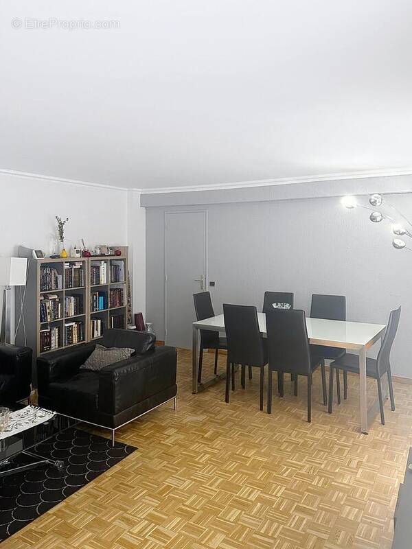 Photo 1 - Appartement à MARSEILLE-5E