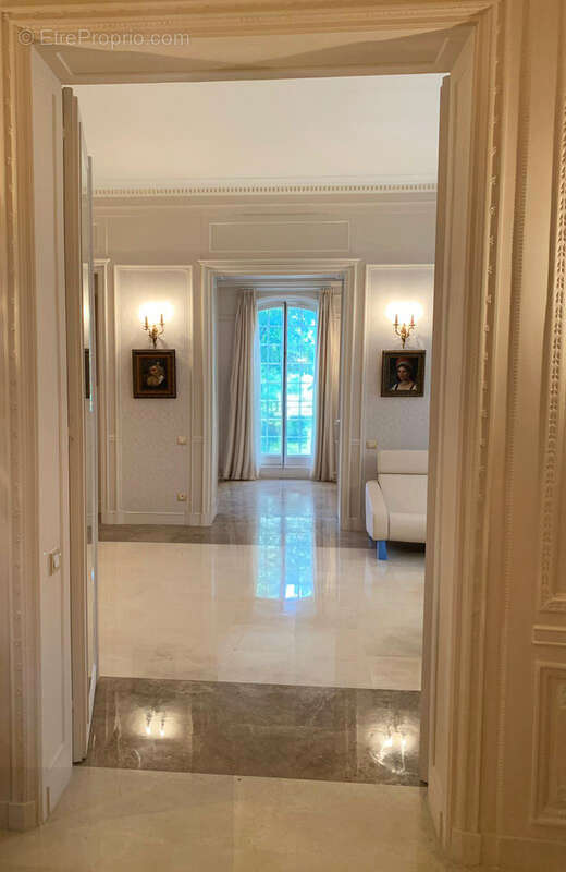 Appartement à PARIS-7E